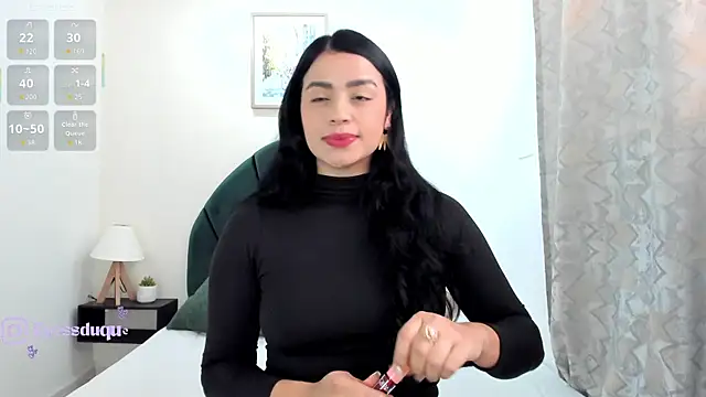 Paula Desousa online show from January 10, 5:15 pm