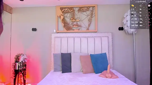 Paula Desousa online show from April 11, 4:55 pm