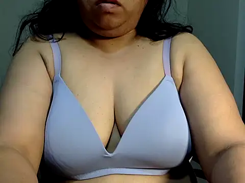 Snapshot of soniasharma0223 chatting on February 12, 11:09 pm soniasharma0223 online show from February 12, 11:09 pm