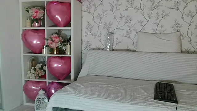 Imcarrieberry online show from February 14, 3:15 pm