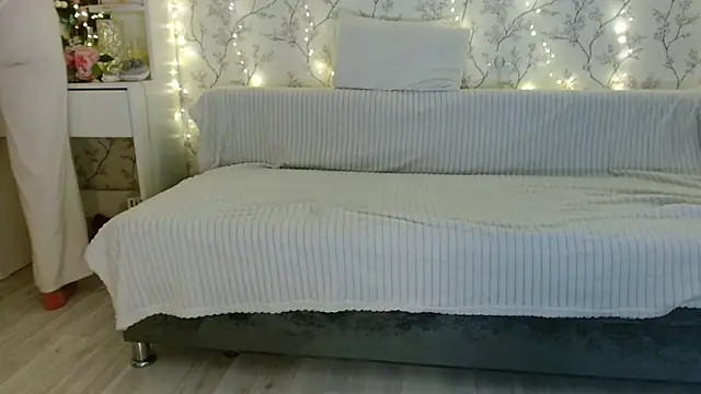 Imcarrieberry online show from March 18, 3:10 pm