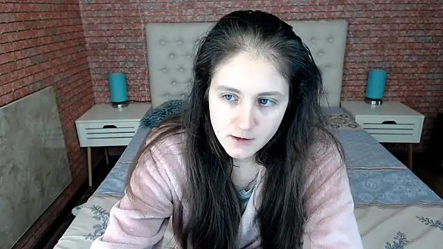 Holliy Cooper online show from February 7, 9:16 am