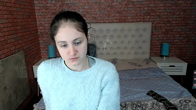 Holliy Cooper online show from February 11, 6:51 am