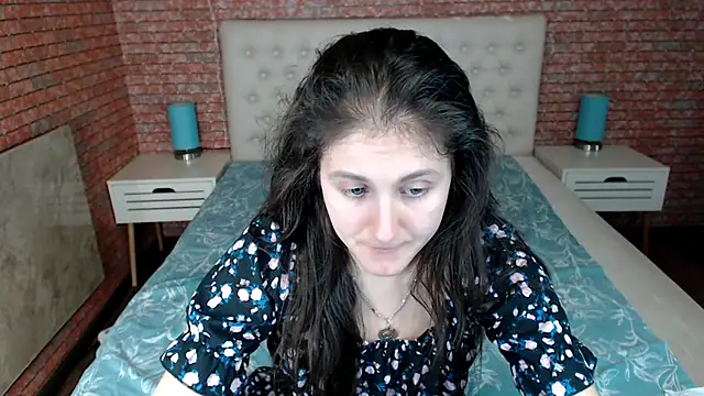 Holliy Cooper online show from March 18, 10:46 am