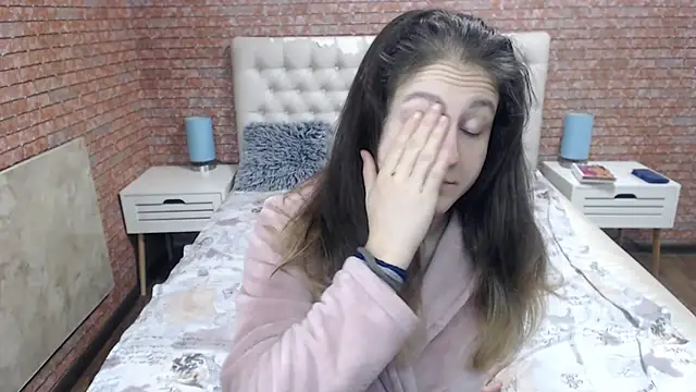 Holliy Cooper online show from September 18, 7:43 am