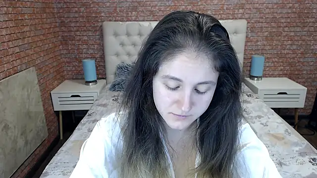 Holliy Cooper online show from October 7, 8:00 am