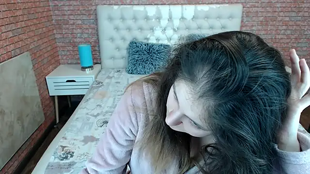 Holliy Cooper online show from November 11, 10:04 am