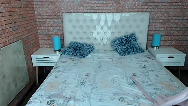 Holliy Cooper online show from November 13, 8:13 am