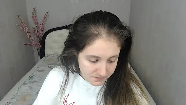 Holliy Cooper online show from December 14, 9:47 am