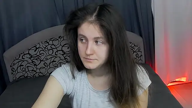 Holliy Cooper online show from December 15, 9:13 am