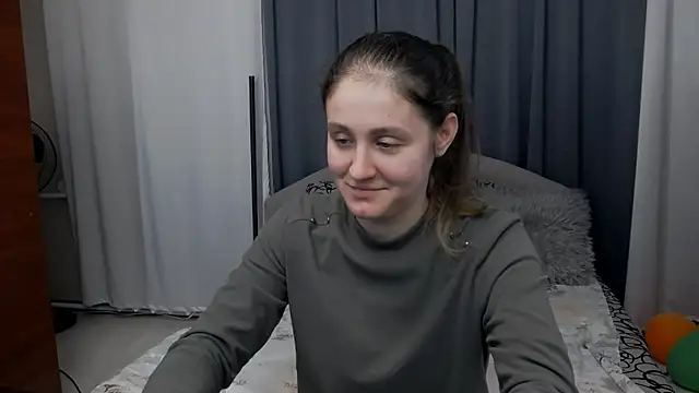 Holliy Cooper online show from March 31, 8:59 am