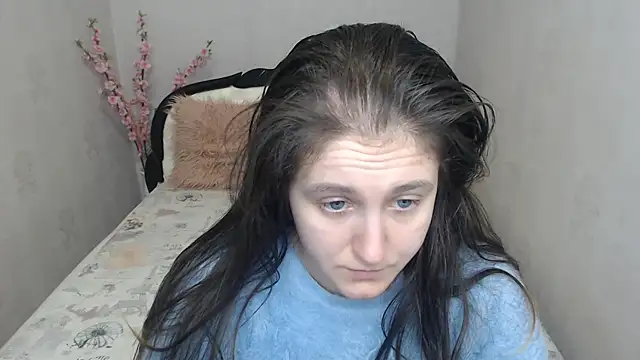 Holliy Cooper online show from April 13, 6:41 am