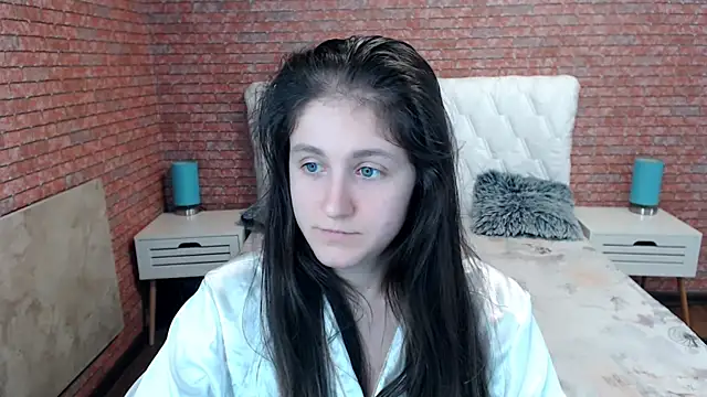 Snapshot of Holliy_Cooper chatting on June 5, 10:10 am Holliy Cooper online show from June 5, 10:10 am