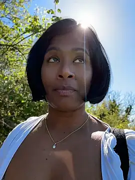 Snapshot of RoseMelanie chatting on April 24, 1:35 pm RoseMelanie online show from April 24, 1:35 pm