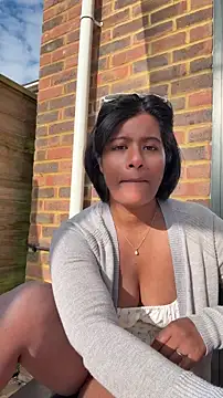 Snapshot of RoseMelanie chatting on May 6, 7:02 am RoseMelanie online show from May 6, 7:02 am