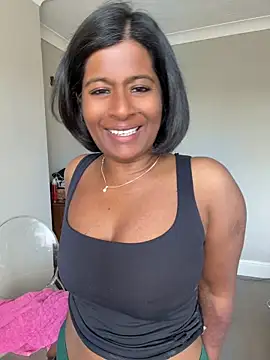 Snapshot of RoseMelanie chatting on May 16, 12:15 pm RoseMelanie online show from May 16, 12:15 pm