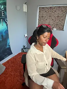 Snapshot of RoseMelanie chatting on May 23, 7:02 am RoseMelanie online show from May 23, 7:02 am