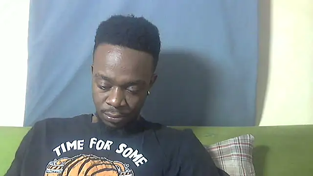 Snapshot of BIGDICKMULLAH chatting on February 6, 8:18 am BIGDICKMULLAH online show from February 6, 8:18 am