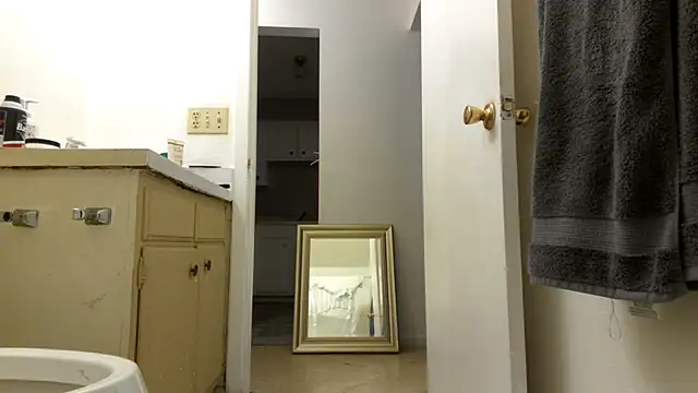 Peachestabby147 online show from September 20, 3:29 am