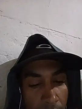 Snapshot of RoludoDF chatting on July 20, 9:23 am RoludoDF online show from July 20, 9:23 am