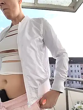 Snapshot of DarleenHot chatting on February 10, 1:15 pm DarleenHot online show from February 10, 1:15 pm