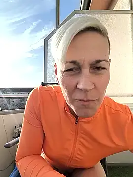 Snapshot of DarleenHot chatting on February 26, 2:27 pm DarleenHot online show from February 26, 2:27 pm