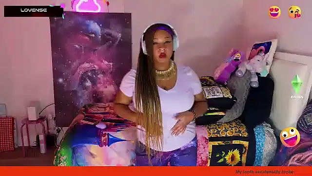 temptressbeauty24 online show from February 8, 3:30 am