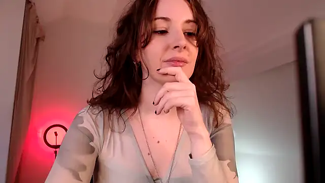 Snapshot of sophia_leurre chatting on January 7, 2:51 pm sophia leurre online show from January 7, 2:51 pm