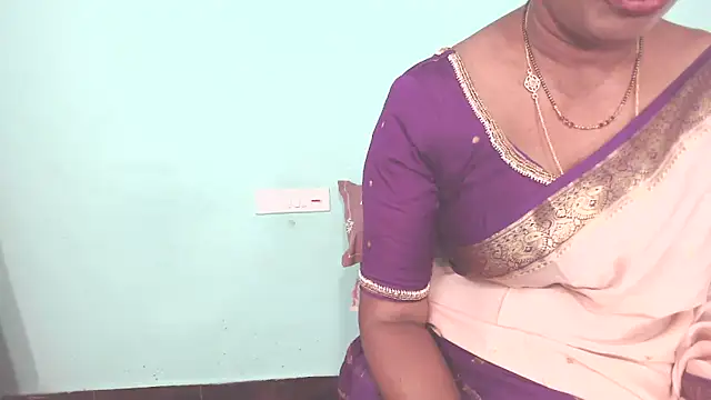 Snapshot of shrutitelugu69 chatting on June 21, 7:33 am shrutitelugu69 online show from June 21, 7:33 am