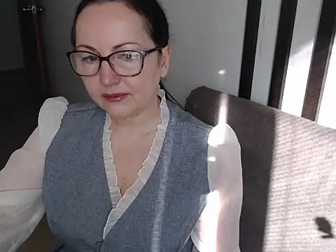 Alma44 online show from March 11, 7:14 am