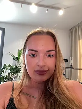 ElenaRebelle online show from November 9, 1:20 pm