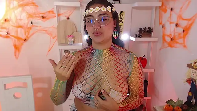  Kim  M online show from October 22, 1:00 pm