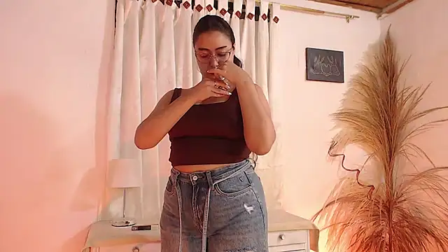  Kim  M online show from April 17, 3:26 pm