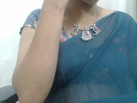 Lovely Siri 23 online show from November 9, 7:01 pm