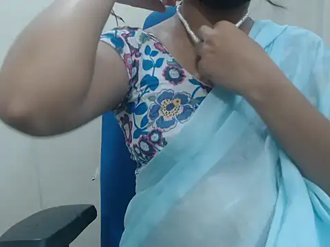 Snapshot of Lovely_Siri_23 chatting on April 30, 5:19 pm Lovely Siri 23 online show from April 30, 5:19 pm