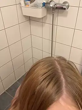 lilleambi online show from February 5, 3:23 am