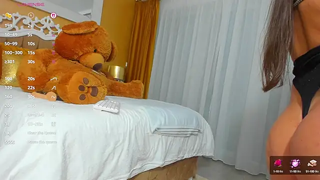 GoldenCaroline online show from October 22, 3:45 pm