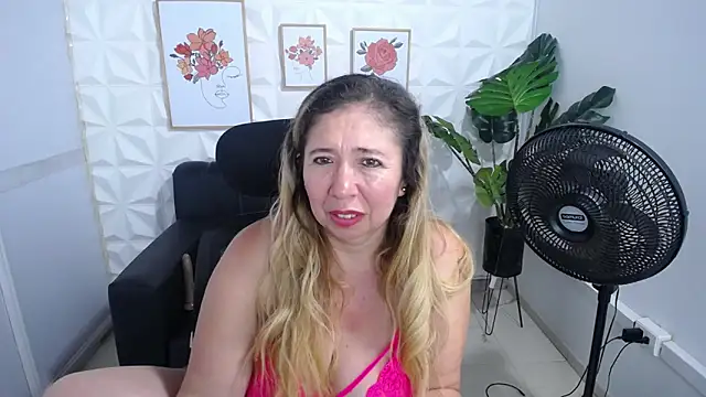 Valentinaa mature online show from February 20, 2:40 am