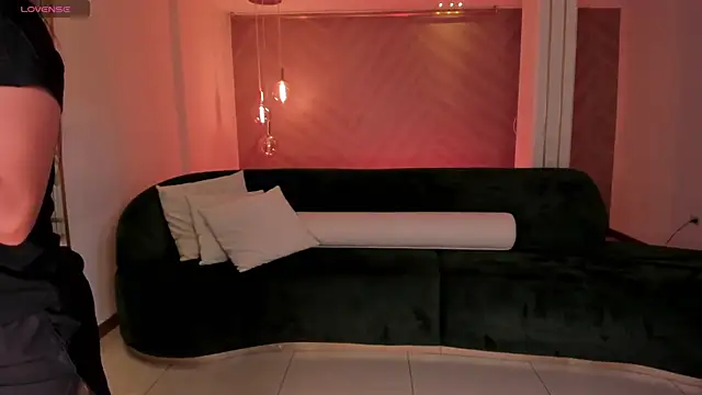 LizzHamilton   online show from September 11, 8:20 pm