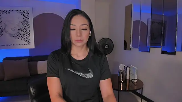 LizzHamilton   online show from November 13, 9:36 pm