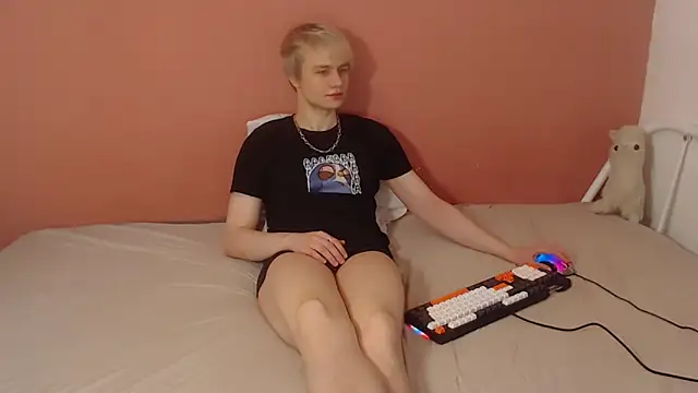 Oliver sweet  online show from April 14, 1:00 am