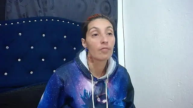 Snapshot of anyu1306 chatting on December 16, 1:10 am anyu1306 online show from December 16, 1:10 am