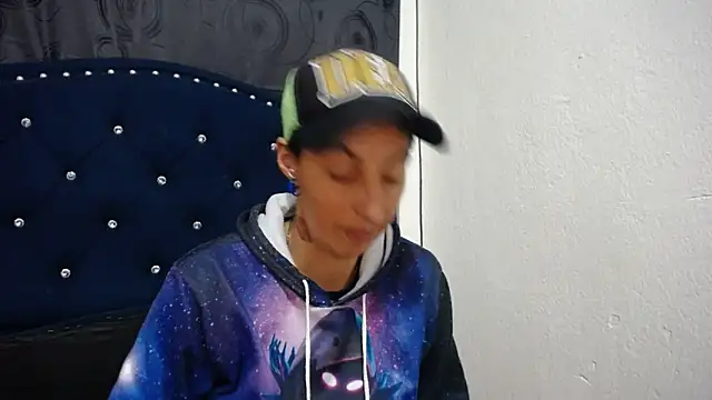 Snapshot of anyu1306 chatting on January 4, 4:55 am anyu1306 online show from January 4, 4:55 am