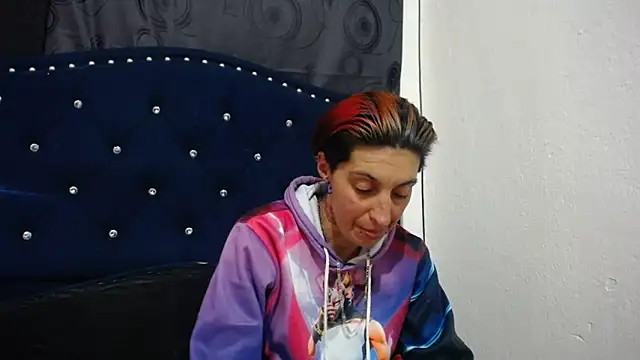 Snapshot of anyu1306 chatting on January 8, 2:25 am anyu1306 online show from January 8, 2:25 am