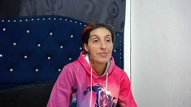 Snapshot of anyu1306 chatting on January 12, 2:03 am anyu1306 online show from January 12, 2:03 am