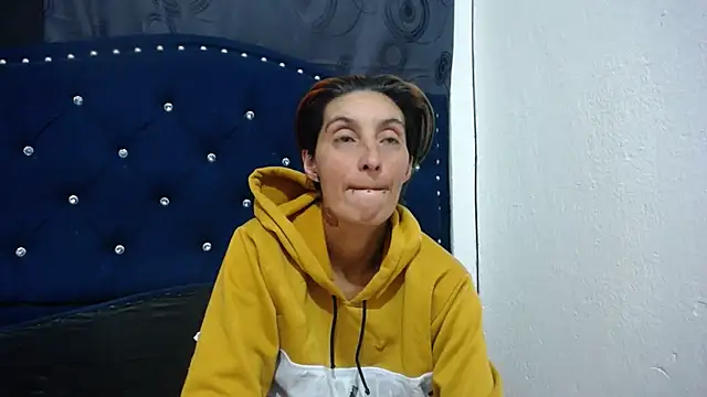 Snapshot of anyu1306 chatting on February 1, 6:10 am anyu1306 online show from February 1, 6:10 am