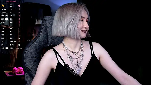 ReiYosimoto online show from February 2, 7:23 pm