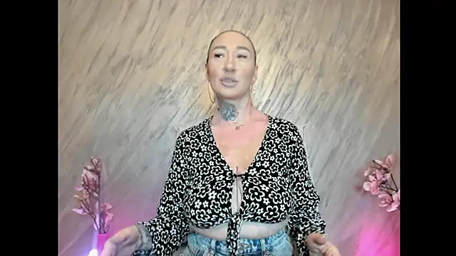 Rayanablackandwhite online show from May 28, 7:11 pm