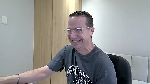 BrettJ81 online show from December 9, 2:49 pm