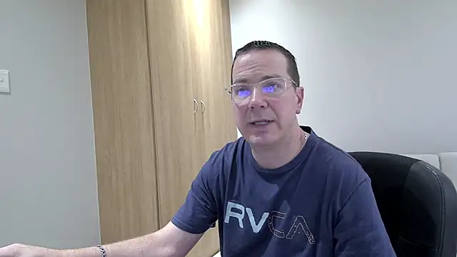 BrettJ81 online show from September 28, 1:16 pm